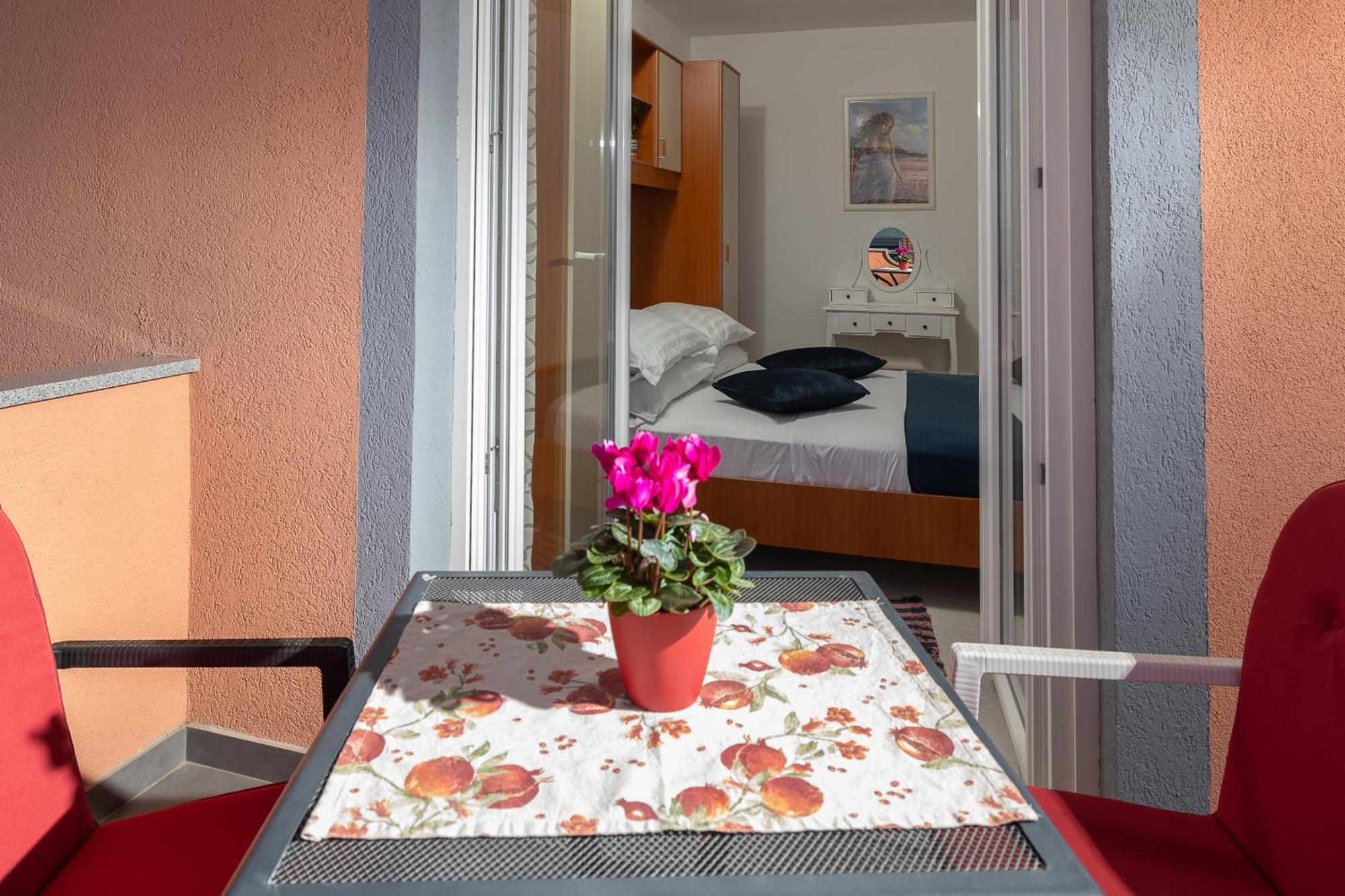 Apartments Mikanovic Crikvenica Exterior photo